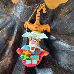 Grolier Disney DCO Tigger Christmas Ornament with Gifts Vintage with box 1990's